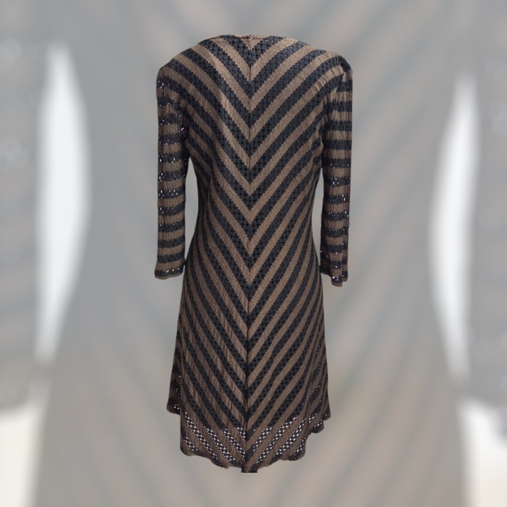 Miracle Body By MiracleSuit Black and Gold Sheath Dress V-Neck 3/4 Sleeve Size L - Picture 4 of 6